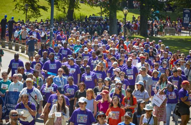 wide shot of many people at the central park challenge in 2024